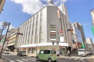 岡山市北区中山下1 -店舗
