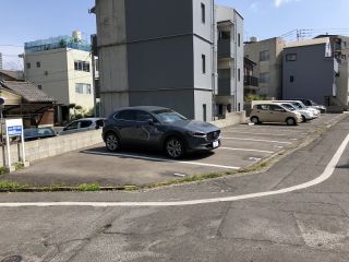 中野稲荷神社駐車場