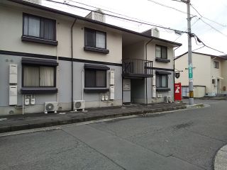 高松市屋島西町 4LDKアパート